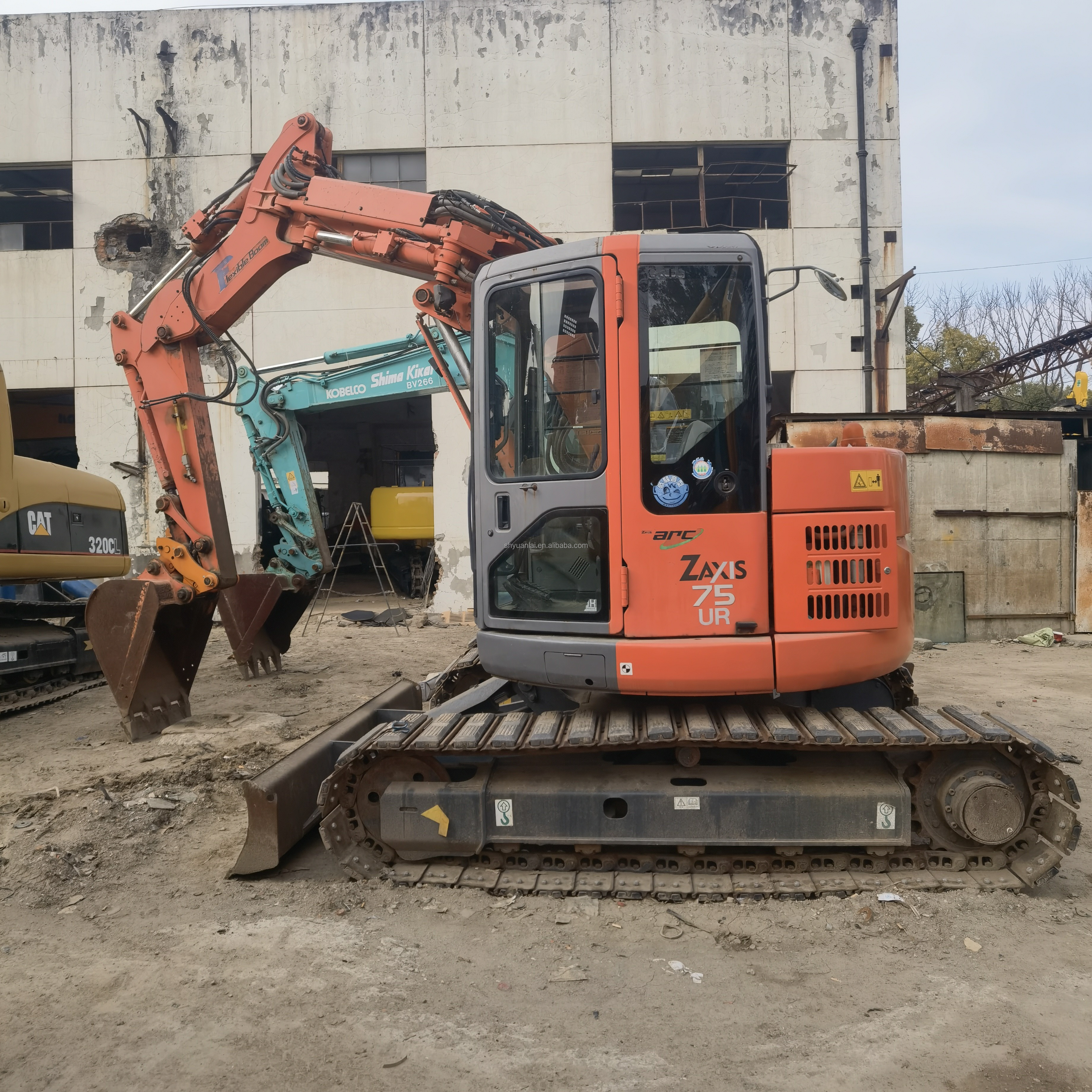 Used Hitachi ZX75UR Mini Crawler Excavator with in Good Condition in Original JAPAN