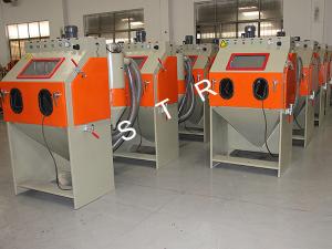 China Media Pressurized Sandblasting Machine Blaster for Small Sized Workpieces factory