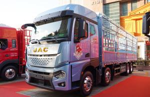 China Cargo Truck Used 8*4 JAC Fence Box 560hp Cummins Engine ZF Gearbox High Roof Cab factory