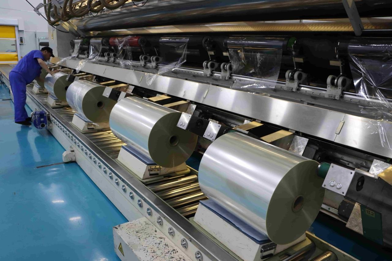 300mm~2000mm Width BOPP Laminating Film For Medical Package Candy Twist