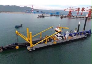 China Adjustable Suction Pipe Diameter Underwater Suction Dredge Self propelled Or Towed By A Tugboat factory