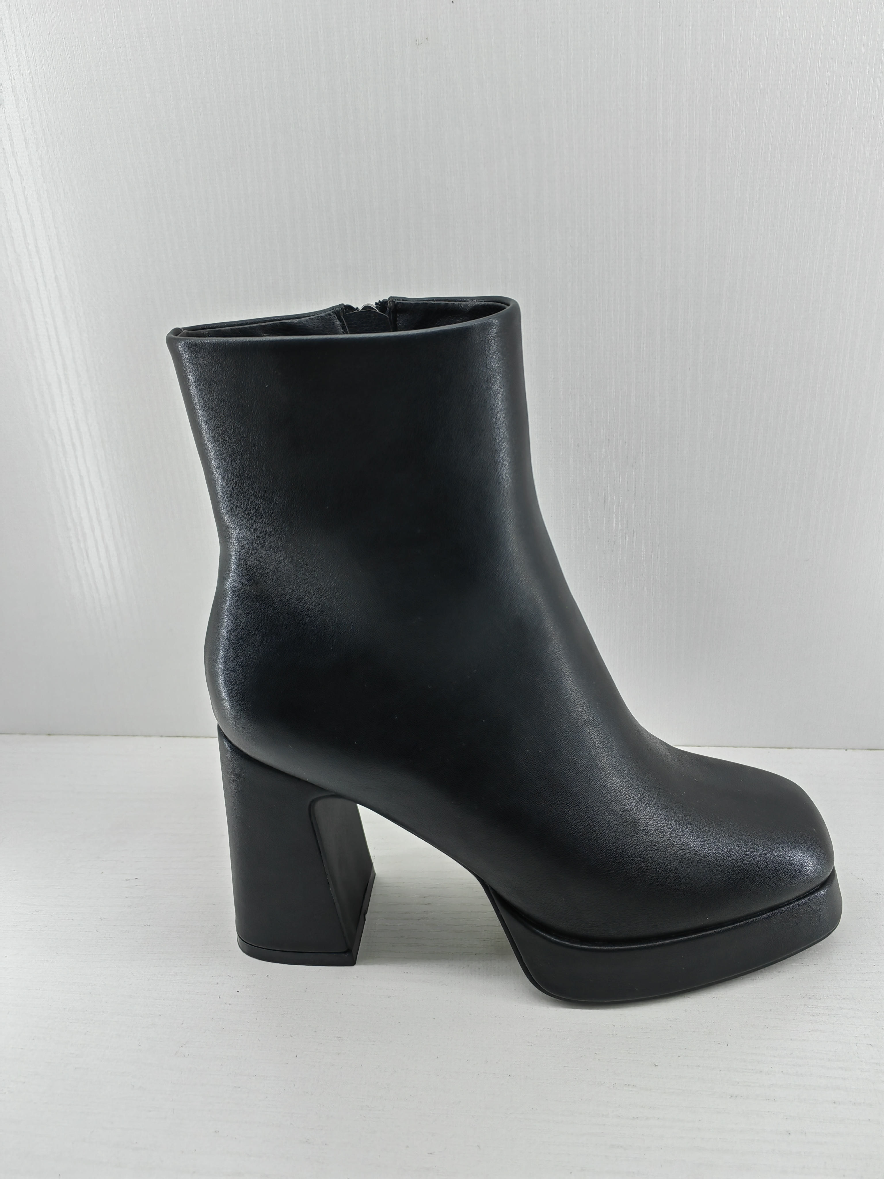 Versatile Round Toe Ladies Ankle Boots Black For Versatile And Stylish Outfits
