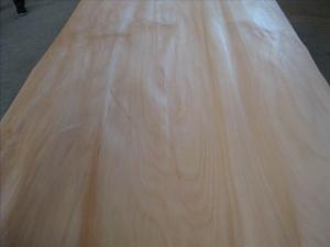 China 4’ x 8’ Rotary Agathis Veneer Sheet For Furniture, Door factory