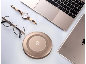 China WIRELESS POWERBANK 5000mAh Wireless Phone Charger Wireless iWatch charger 3 in 1 Power Bank factory