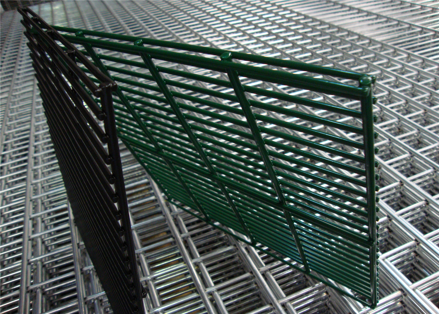 China supply double horizontal wire welded arched mesh fence
