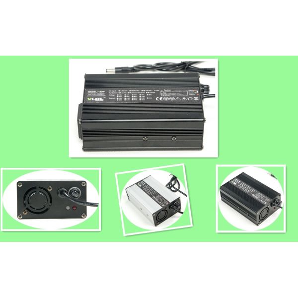 China Multistage MCU Controlled AGM Battery Charger , AGM SLA Battery Charger 12 Volts 6 Amps factory