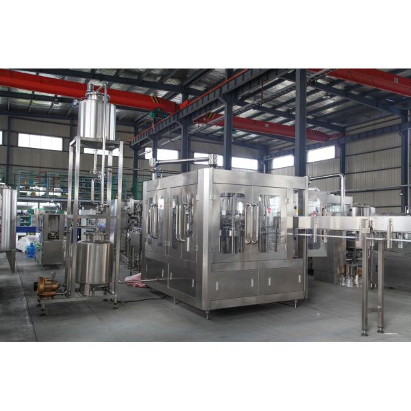 China Vertical Hot Juice Filling Machine , Small Scale Juice Bottling Equipment factory