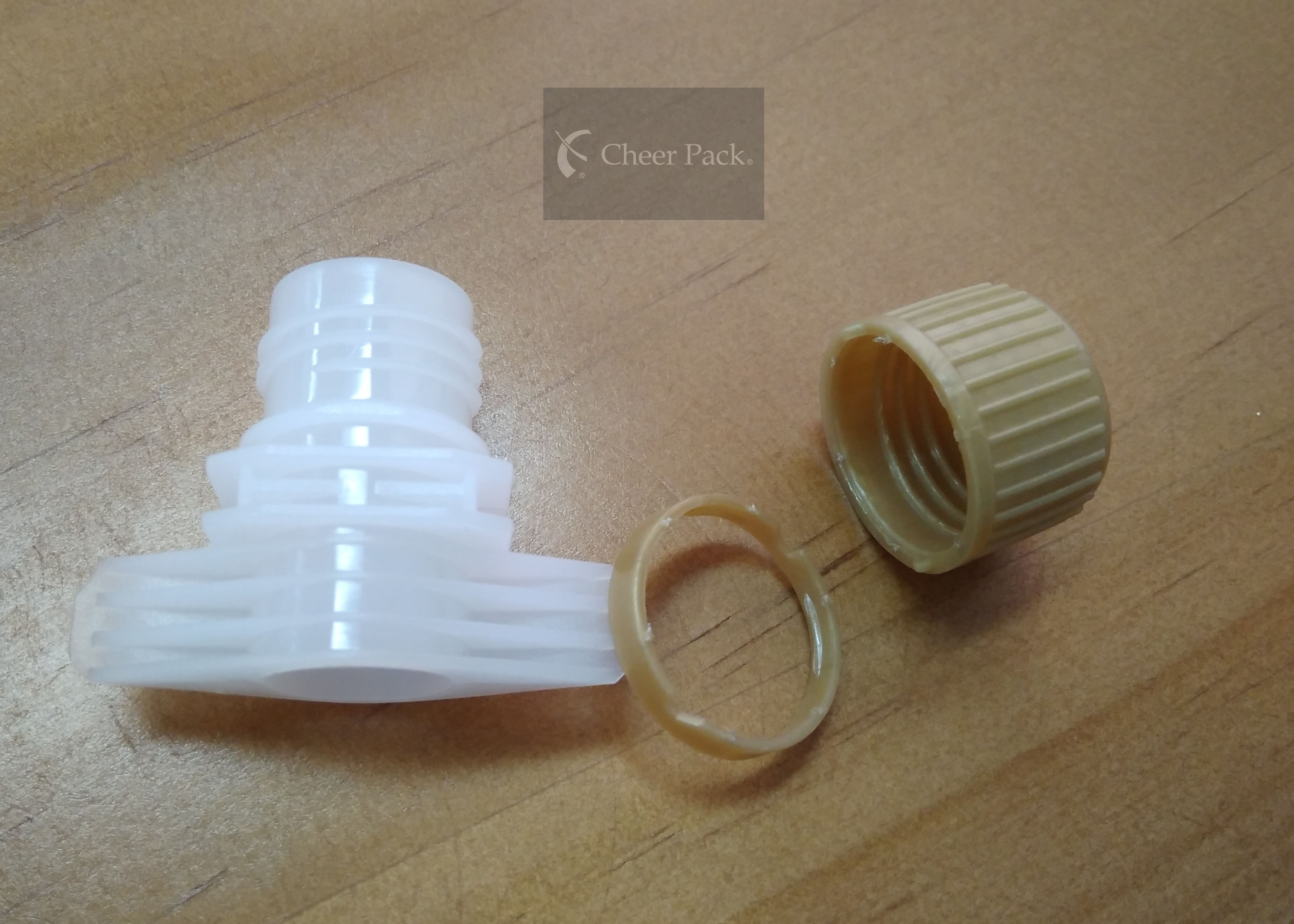 Security Seal Screw Baby Food Pouch Tops Plastic Injection Moulding For Doypack