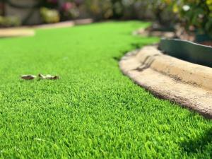 China Garden UV Resistant Artificial Turf Landscaping Synthetic Turf 35mm Natural Color Grass factory