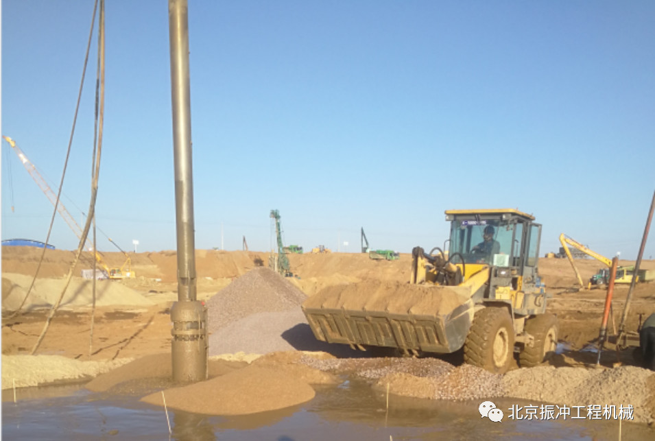Top Feed Vibroflot Equipment 260kw Vibro Sand Compaction Construction Pile Driving