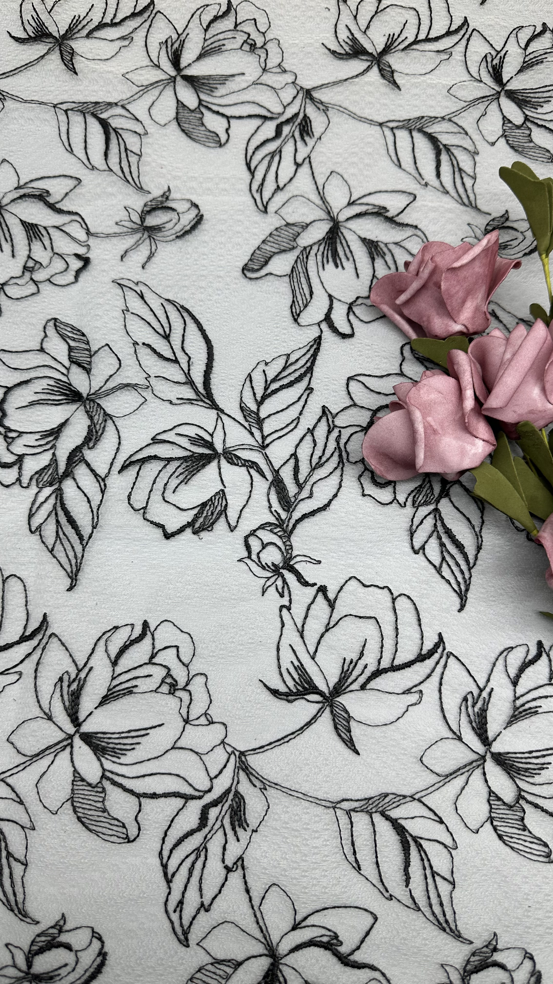 White And Black Floral Embroiedered Lace Fabric for Womens Luxury Tulle Mesh Fabric