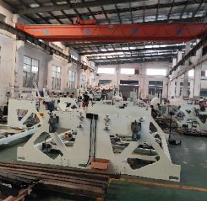 China 4blades Jumbo Roll W1350mm Paper Roll Rewinding Machine factory