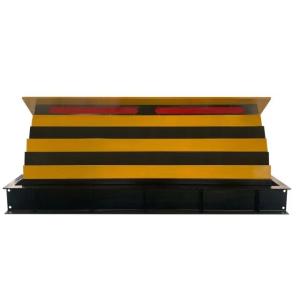 China Shallow Mount Security Wedge Barriers With Traffic Lights 380V factory