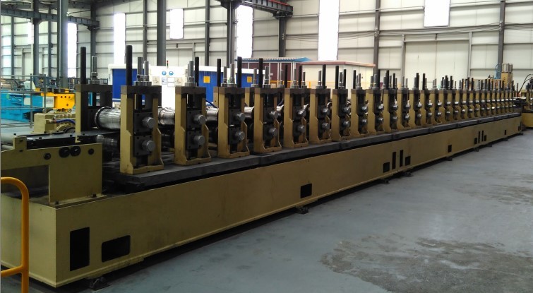 Anti - Collision Beam Steel Roller Forming Machine With High Punching And Arc Bending Precision
