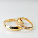 Wavy Exquisite Technology 0.012ct 18k Diamond Wedding Band