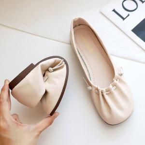 China Solid Color Soft Ballet Flat Shoes , Women's White Square Toe Crinkled Rubber Flat Shoes factory