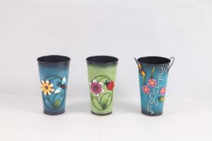 China Highly Durable Patio Metal Decor Vase Rustic Style Colorful Crafts factory