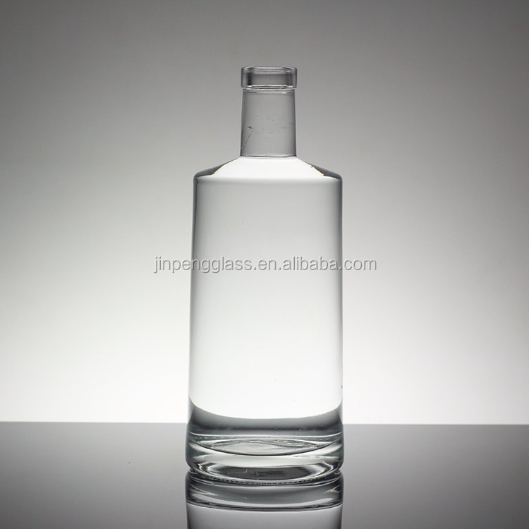 Popular Design Super Flint 700ml Vodka Glass Bottle with Cork and Transparent Glass