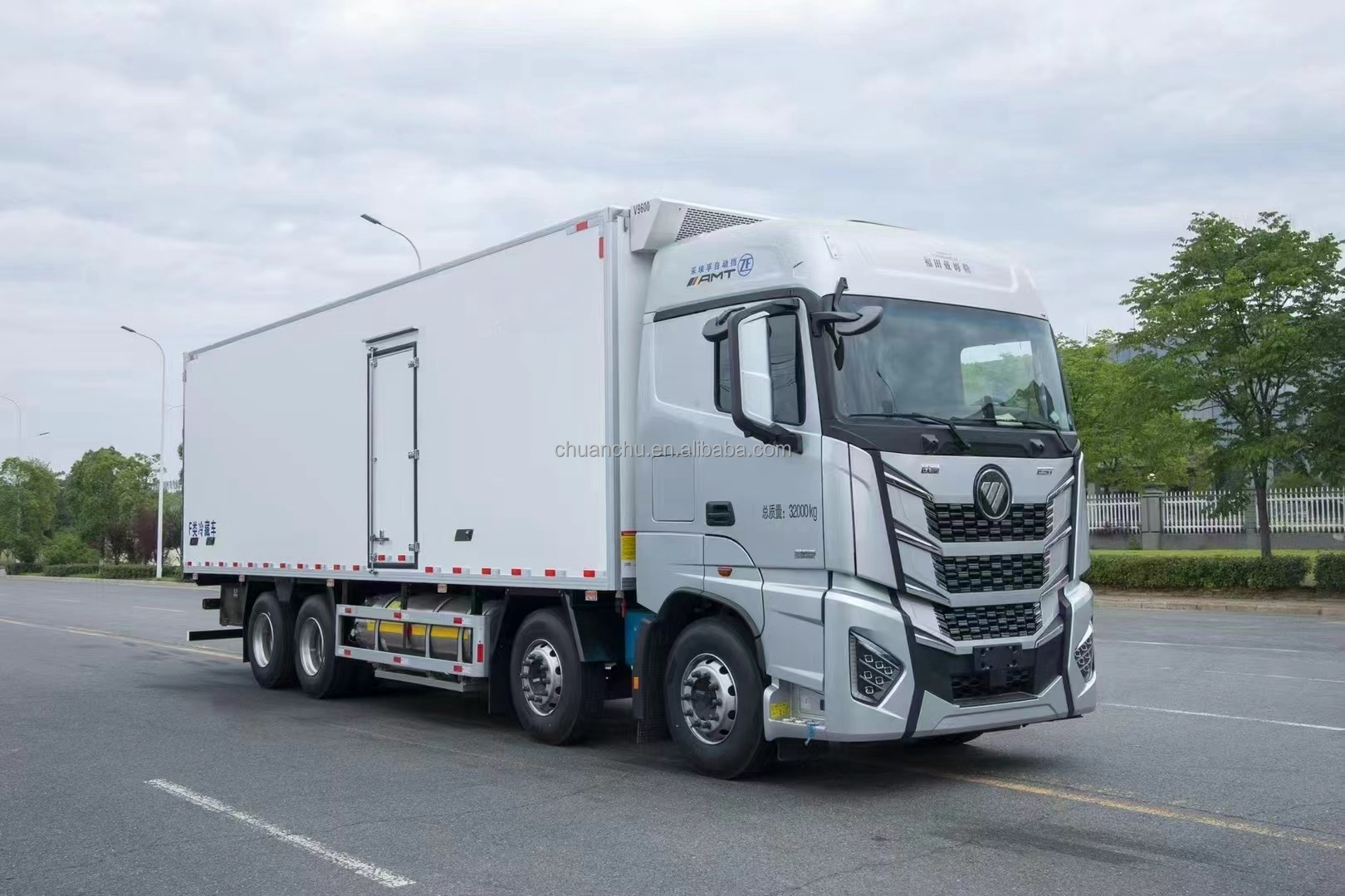 Foton 8.5m 3 Axis 6x2 Refrigerated Box Truck Gasoline Fuel Type Euro 4