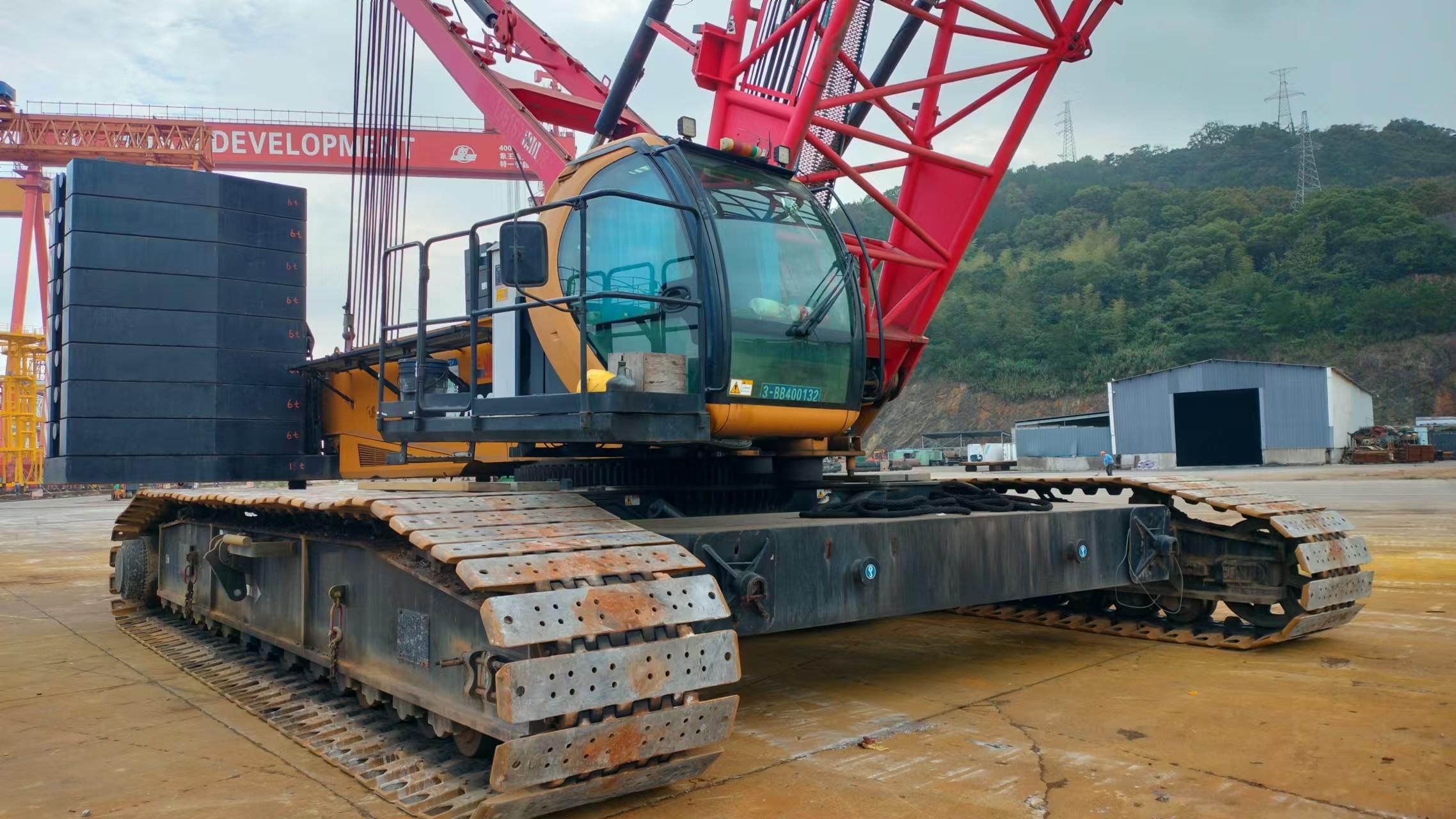 Second Hand 280 Ton Used 2019 Crawler Crane SCC2800A with Folding and Low Energy Requirements