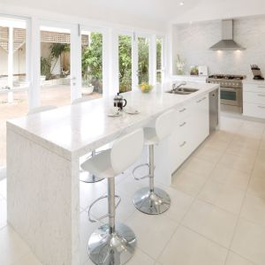 China Ready To Assemble Simple Designs Matte White Plain Lacquer Kitchen Cabinet Cheap Modern Kitchen Cabinets factory