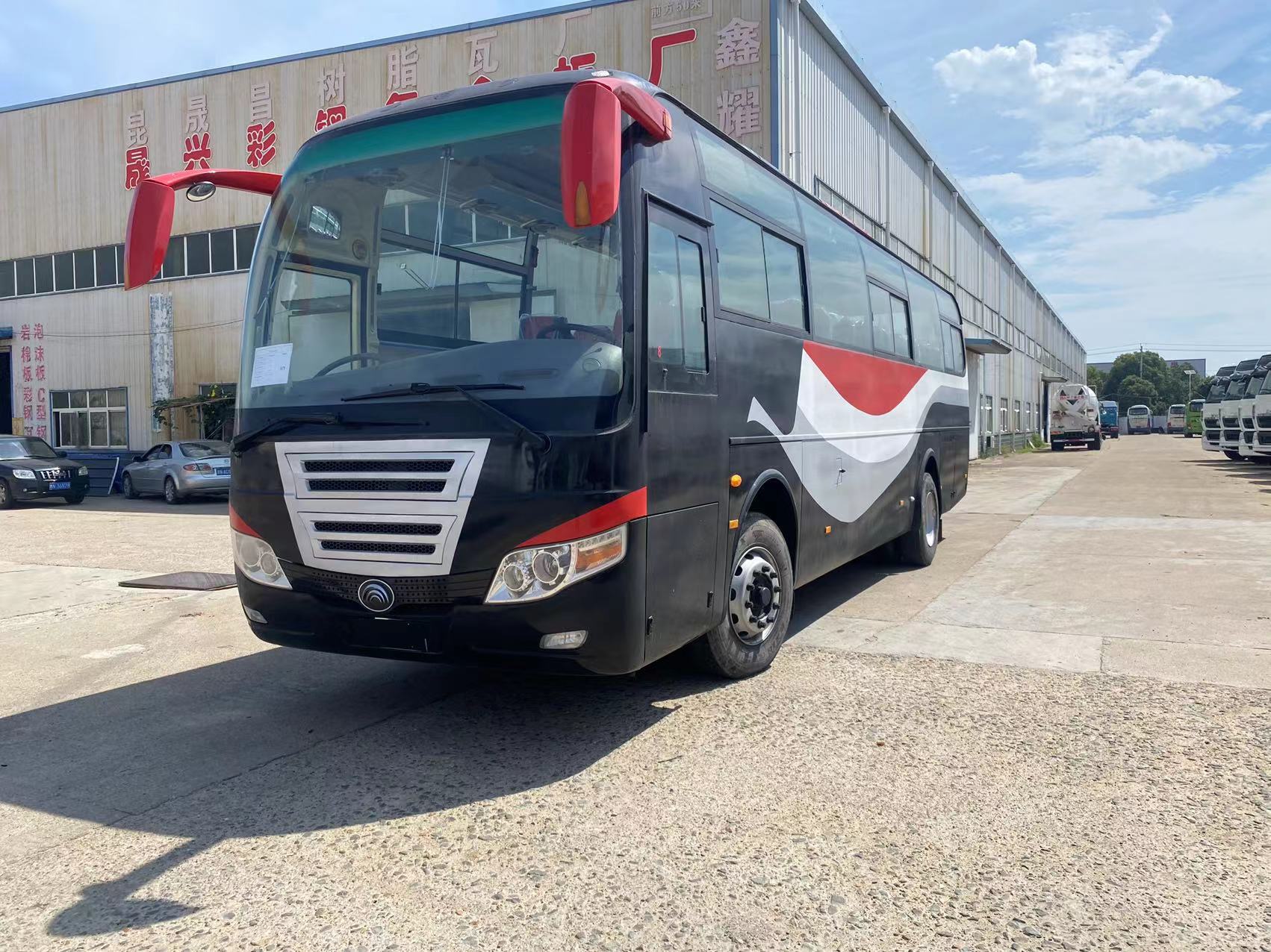 54 Seats Used Yutong Bus Manual Transmission Type 2024 Model for Your Group Excursions