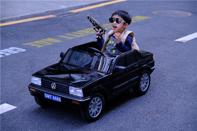 Children's Electric Ride On Car Music and Lights Suitable for 3-8 Year Olds Carton Size 121x59x40cm