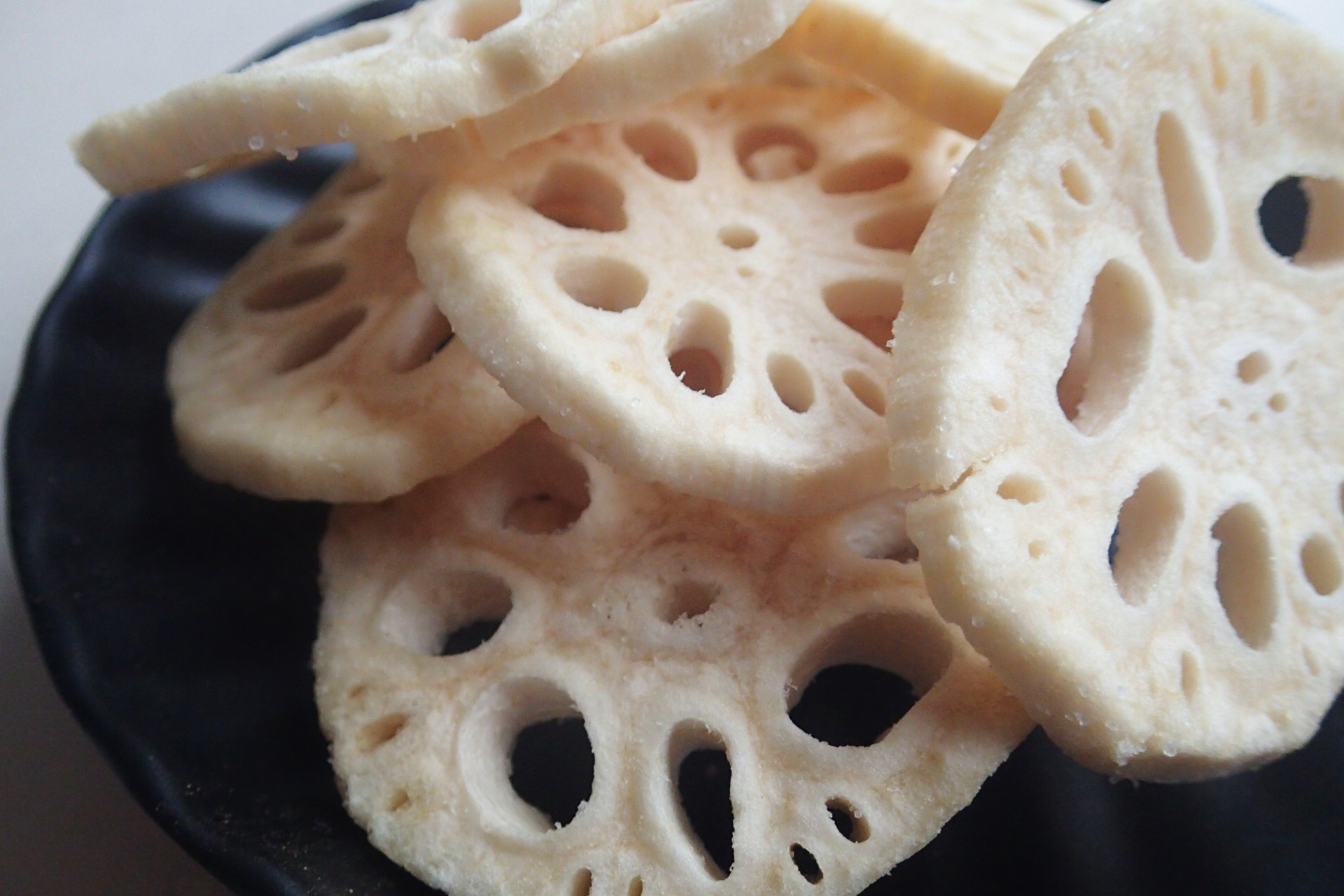 Vacuum fried healthy vegetable chips certified by BRC Ou Kosher dried lotus root