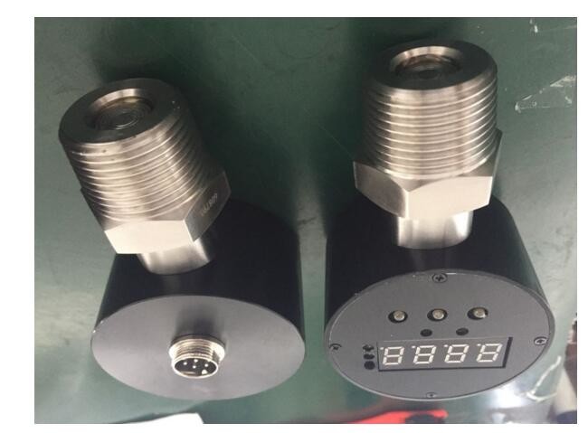 HPC-100 Digital pressure gauge with flush diaphragm pressure port