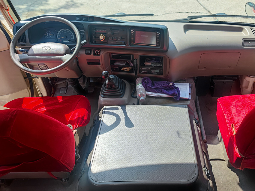 23 Seats Toyota Coaster Second Hand Tour Bus with Manual Transmission