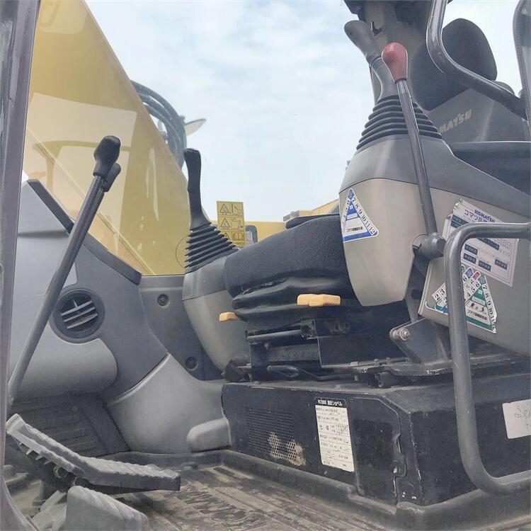 66 KW Good Health Komatsu PC138 Hydraulic Excavator in Japan Operating Weight 13400 KG