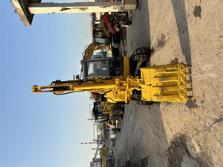 Komatsu PC56 Crawler Excavator With 0.22m3 Bucket Capacity And 5300KG Operating Weight