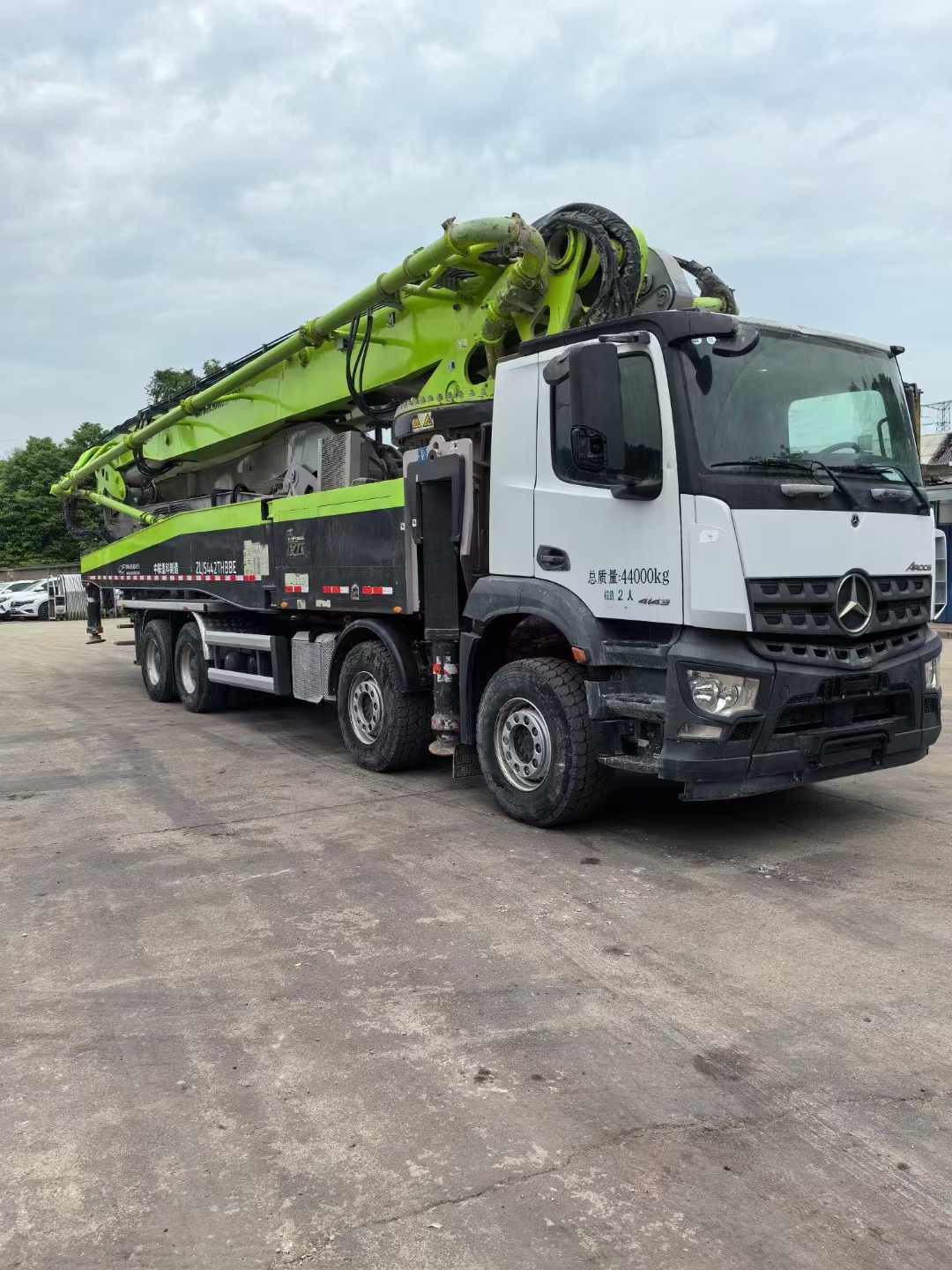 Used Concrete Pump Trucks 59m with Remote Controller HBC and Stable Condition