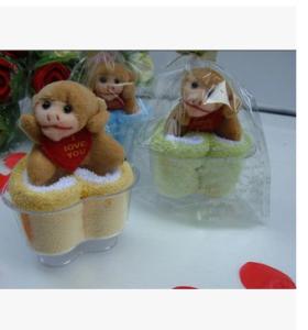China New creative promotion gift product wedding gift monkey towel with gift box factory