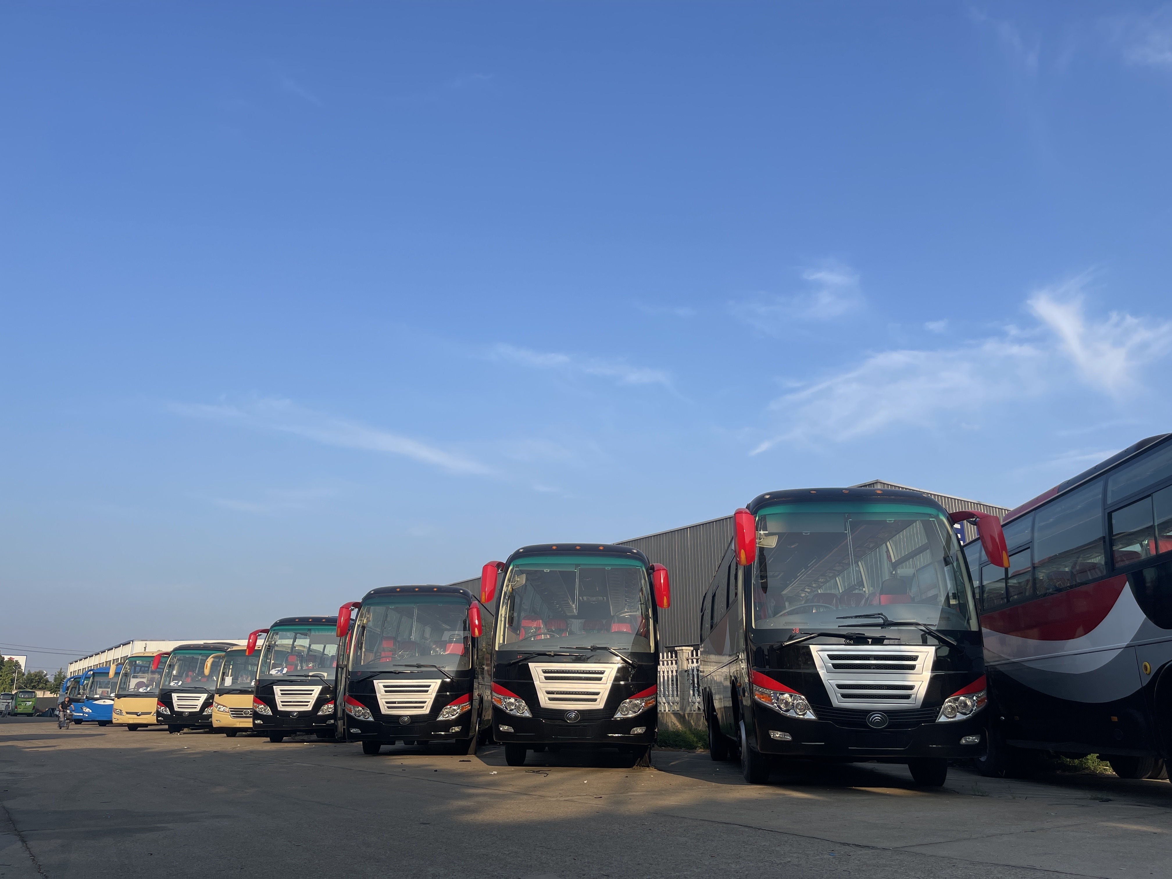 54 Seats Used Yutong Bus Manual Transmission Type 2024 Model for Your Group Excursions