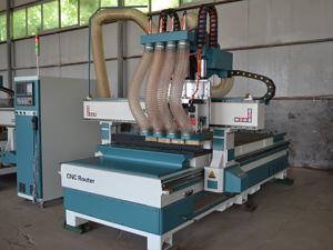 China Multifunction Automatic Furniture Making Machine / CNC Router Machine For Wood factory
