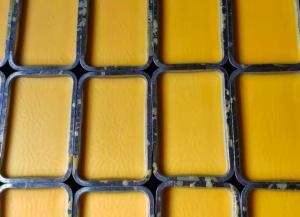 China 100% Pure 1 OZ Beeswax Bars For Dipped Rolled Candles Lip Balm factory