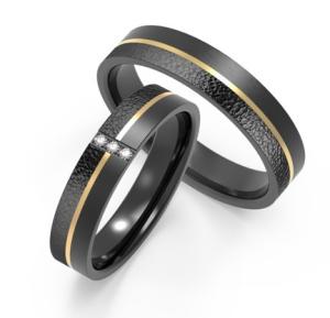 China Stylish Black Titanium Alloy Couple Rings Set Two Color Embellished With Zircon factory