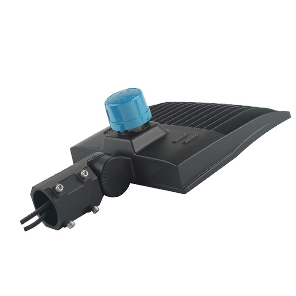 China 130LM/W 19500LM 150W Led Shoebox Light With Photocell factory