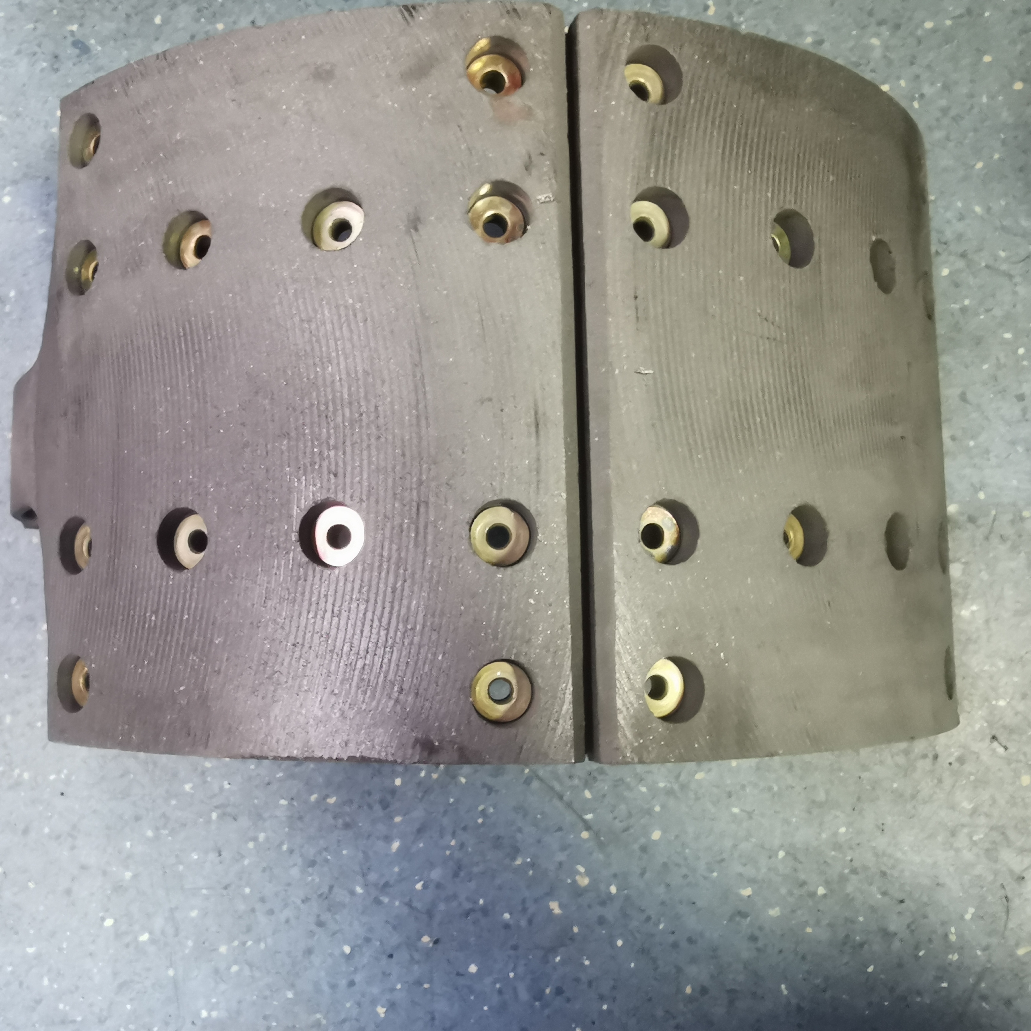 Highly Durable Iron Brake Shoes for Shacman Off Highway Mining Trucks HD90149346648