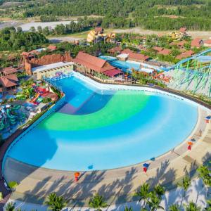 China OEM ODM Wave Pool Equipment Water Park Equipment Vacuum Wave Pool factory