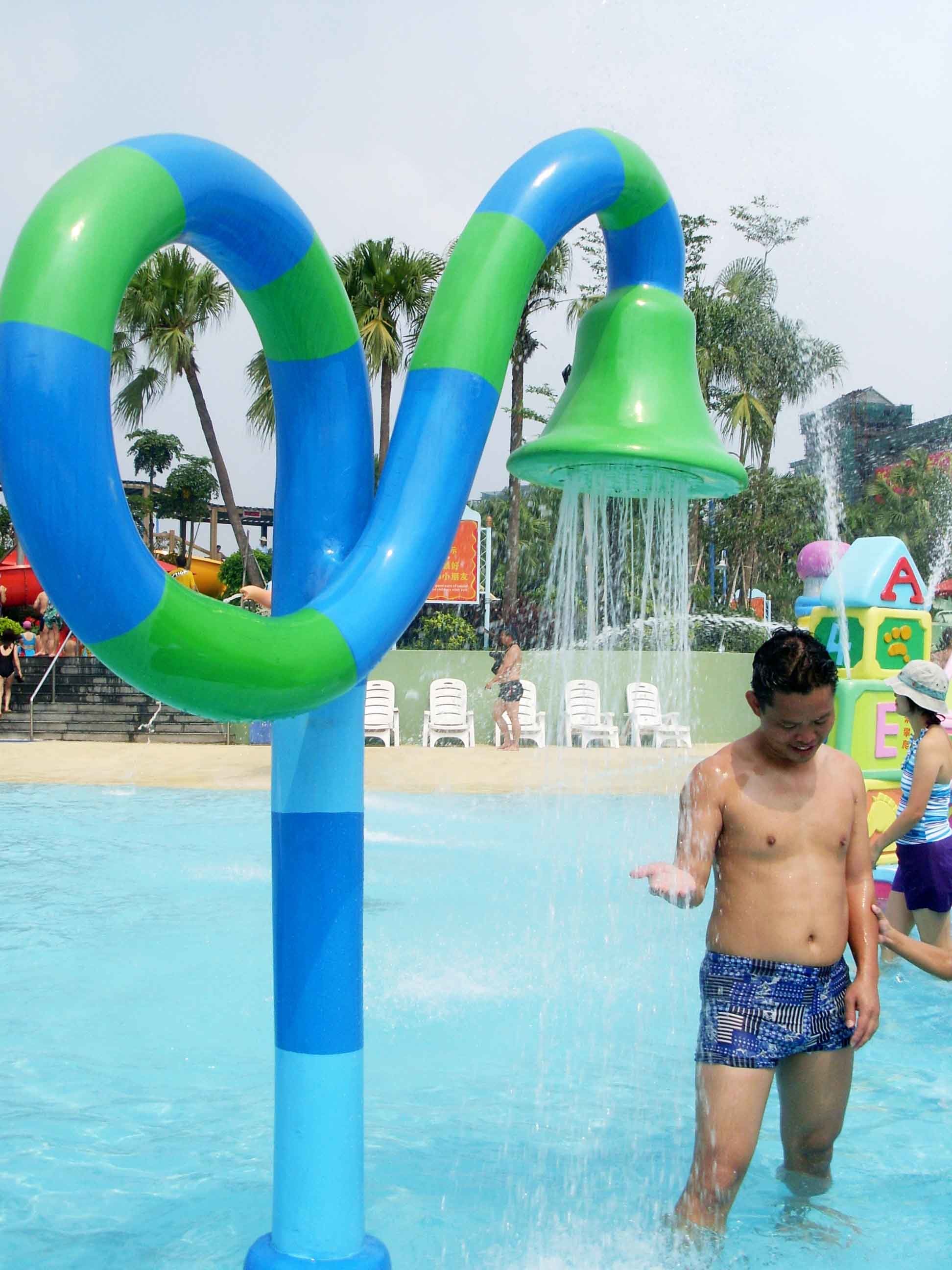 Customized Size Spray Water Park Equipment Fiberglass Shower 2000*H2500 For Family Game