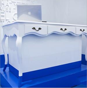 China European Style Jewelry Display Showcase White Various Shapes With Led Light factory