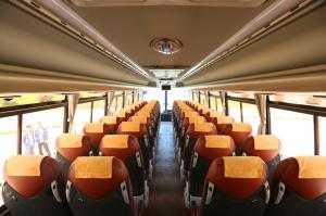 China LHD/RHD 68+1 seats 375HP Euro3 Luxury Coach Bus YBL6121T for Thailand factory