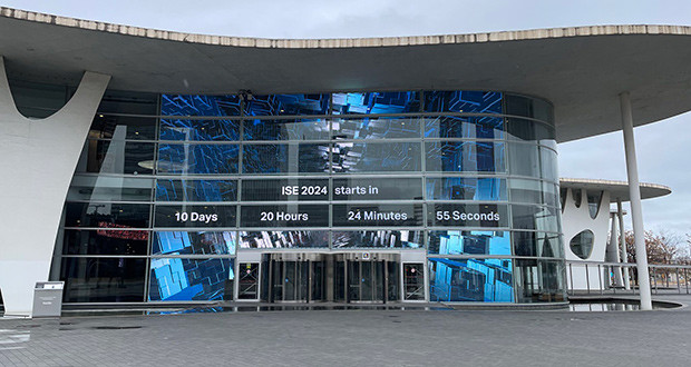 High Brightness Transparent LED Screen Retail Store Advertising Solution OEM