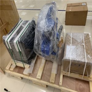 Yaskawa Motoman AR1440 6-axis arc welding robot providing fast and accurate