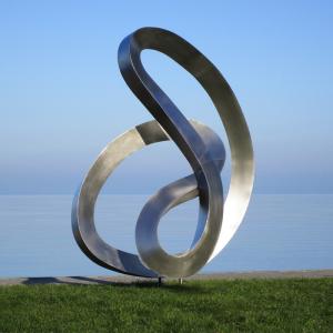 China Brushed Stainless Steel Flowing Ribbon Sculpture Contemporary Reflective Art for Luxury Spaces factory