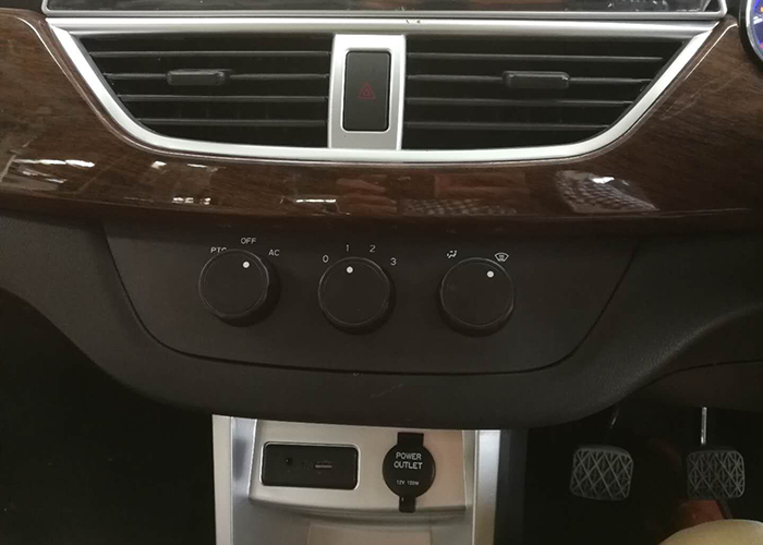 RHD 5 Doors Electric Powered Van Hatchback Sedan With Lithium Battery