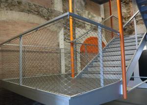 China Excellent Flexibility Buckle Stair Mesh SS304 2.0 MM Wire 50x50 MM Hole factory