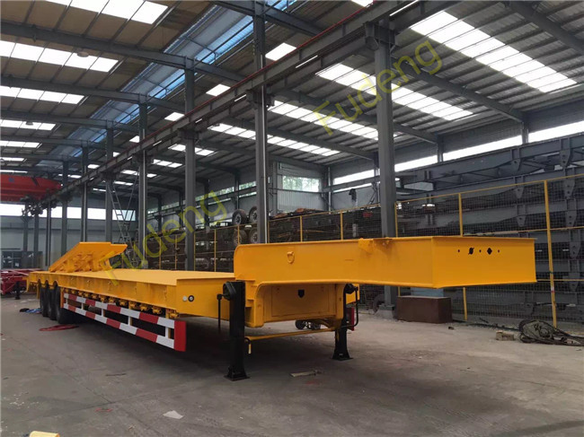 50000 Kilograms Low Bed Semi Trailer FUWA Tri-Axles Mechanical Suspension